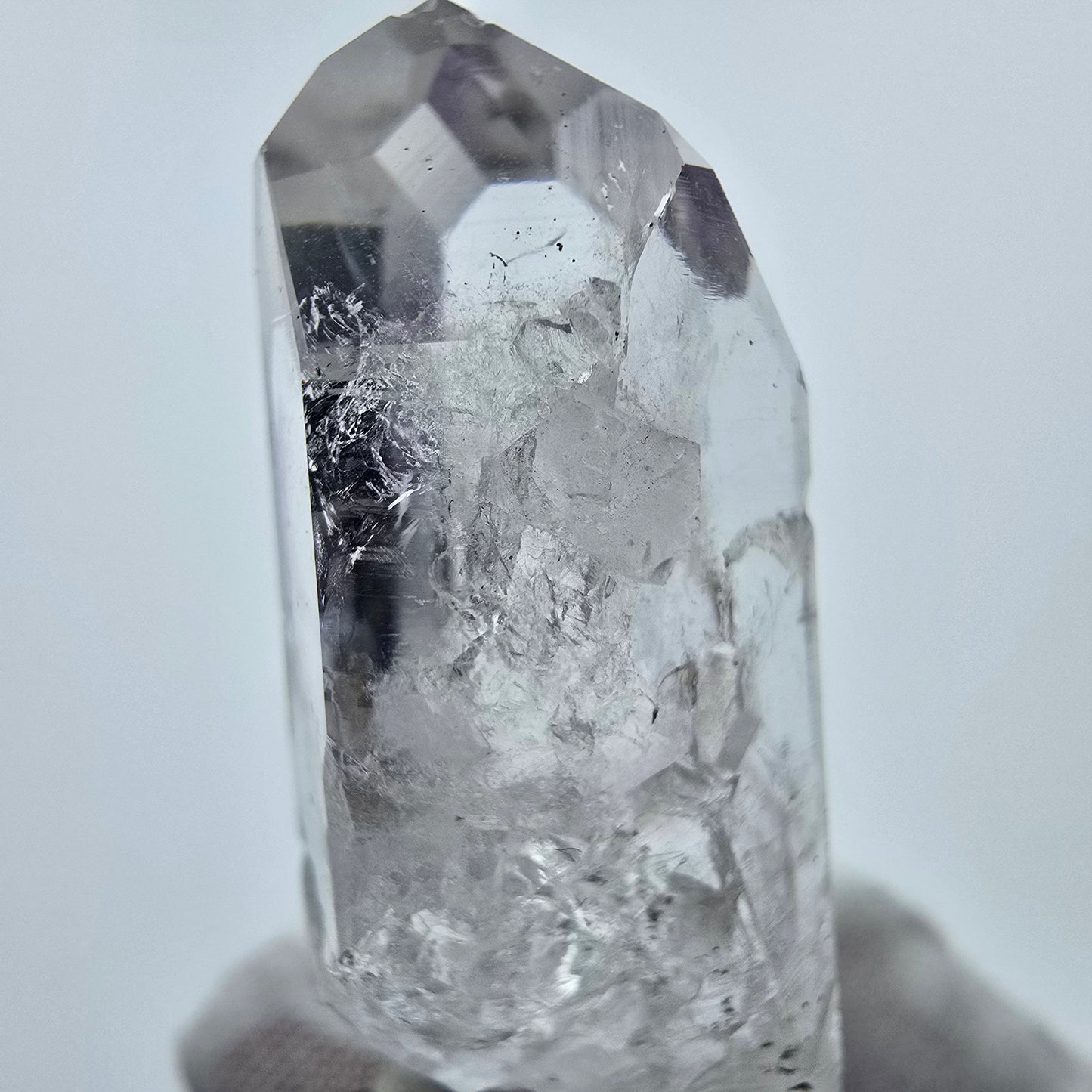 Phantom Amethyst Kristall mit Hämatit Streep Mine Goboboseb Namibia 47*19*18mm