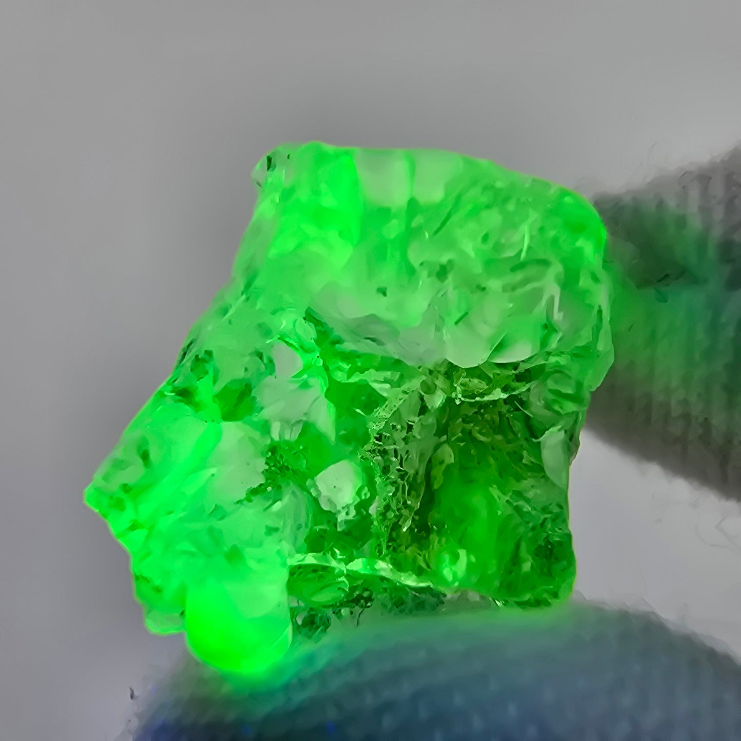 Seltene Hyalit, UV Opal Stufe Erongo, Namibia 15*13*6mm Mineraliensammlung