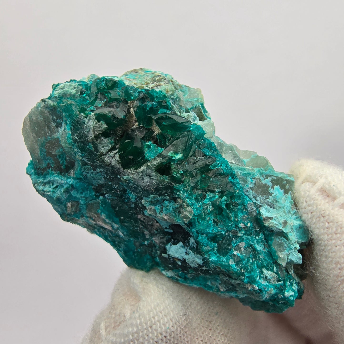 Dioptase rare sur le stade Marix Kaokoveld, Namibie 36*20*18mm Collection de minéraux
