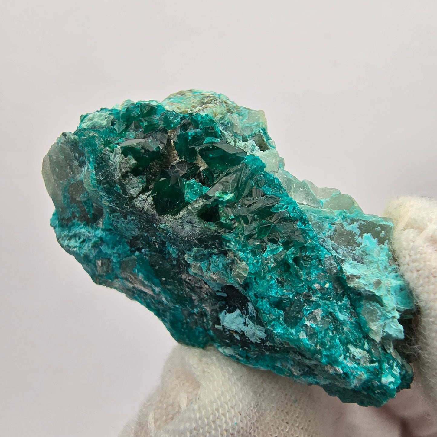 Dioptase rare sur le stade Marix Kaokoveld, Namibie 36*20*18mm Collection de minéraux