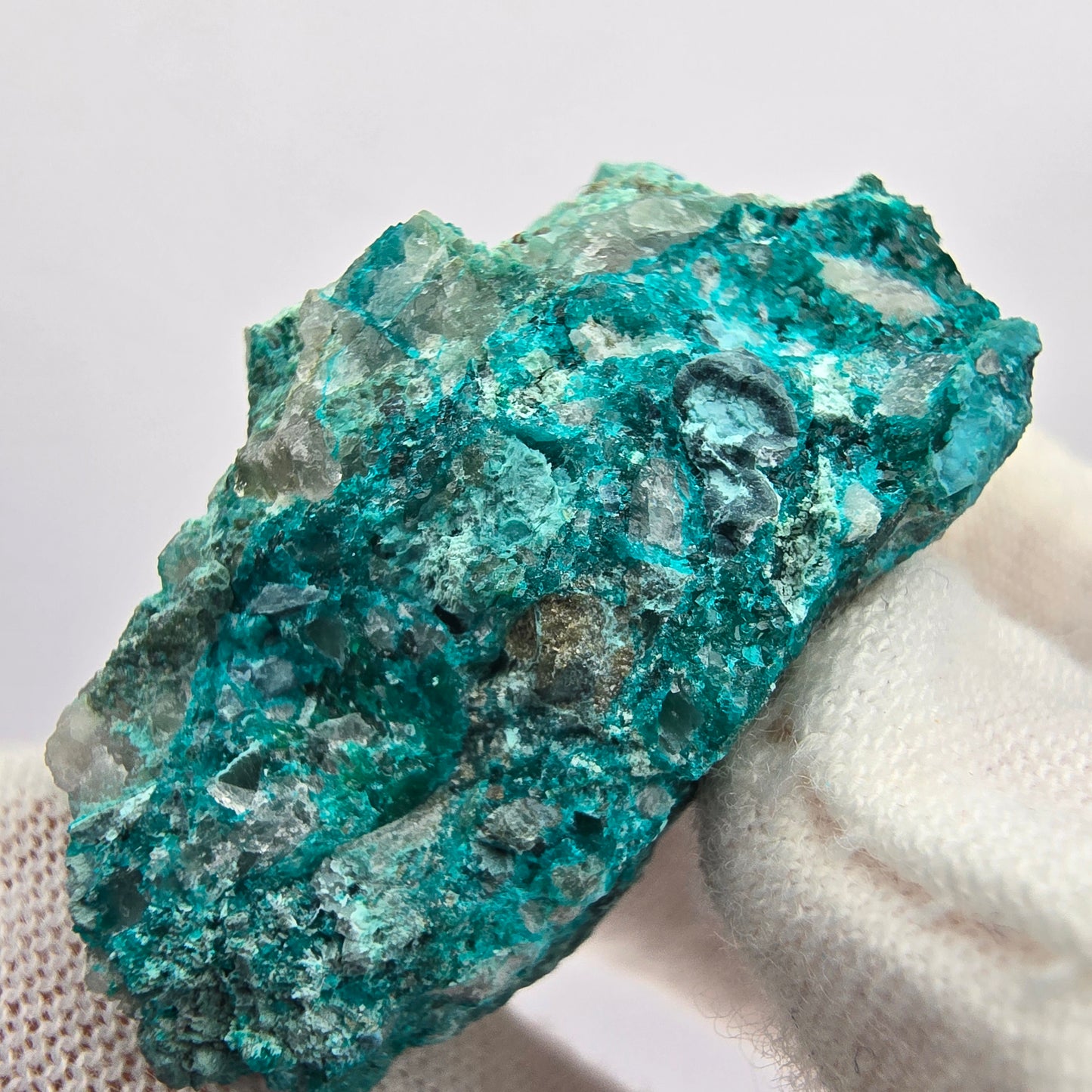 Dioptase rare sur le stade Marix Kaokoveld, Namibie 36*20*18mm Collection de minéraux