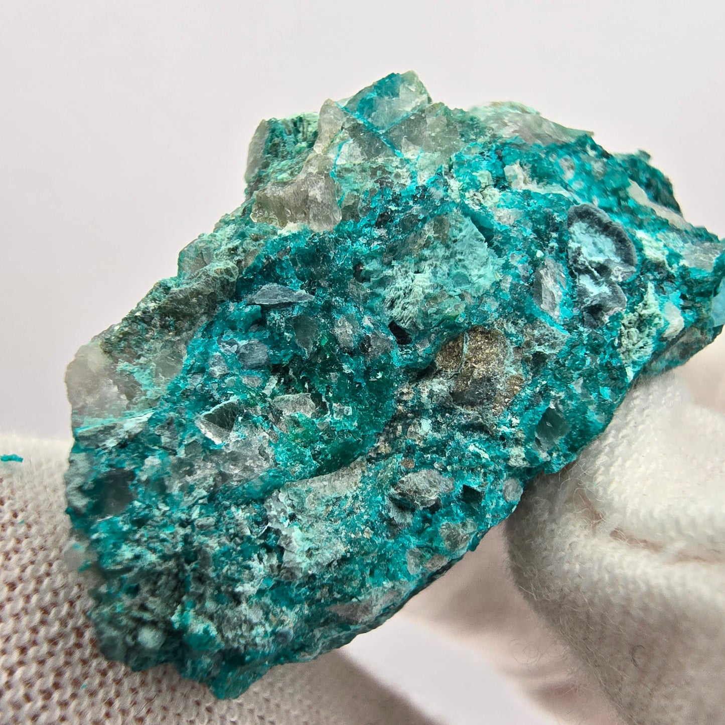 Dioptase rare sur le stade Marix Kaokoveld, Namibie 36*20*18mm Collection de minéraux