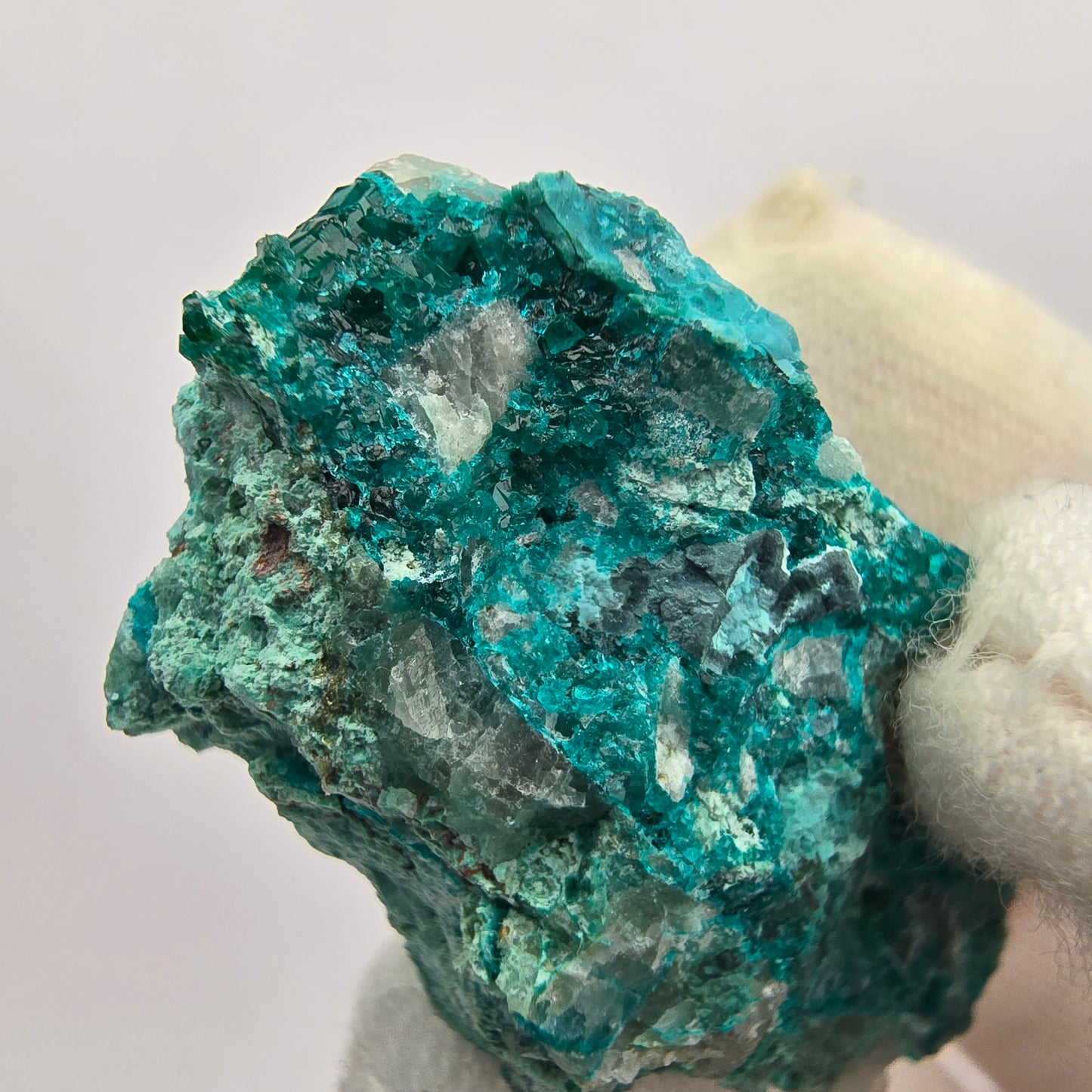 Dioptase rare sur le stade Marix Kaokoveld, Namibie 36*20*18mm Collection de minéraux
