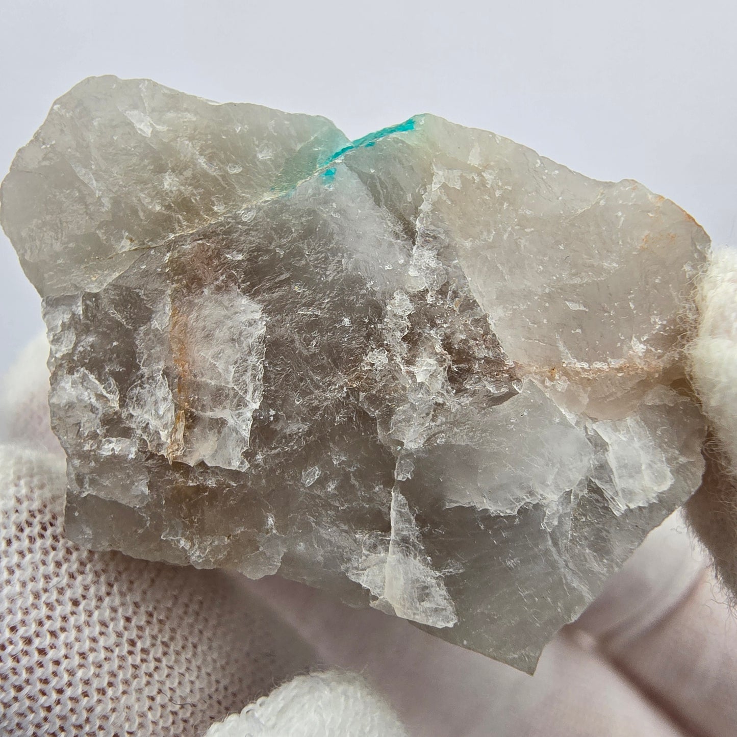 Rare spécimen de dioptase sur quartz Kaokoveld, Namibie 32*23*22mm Collection de minéraux