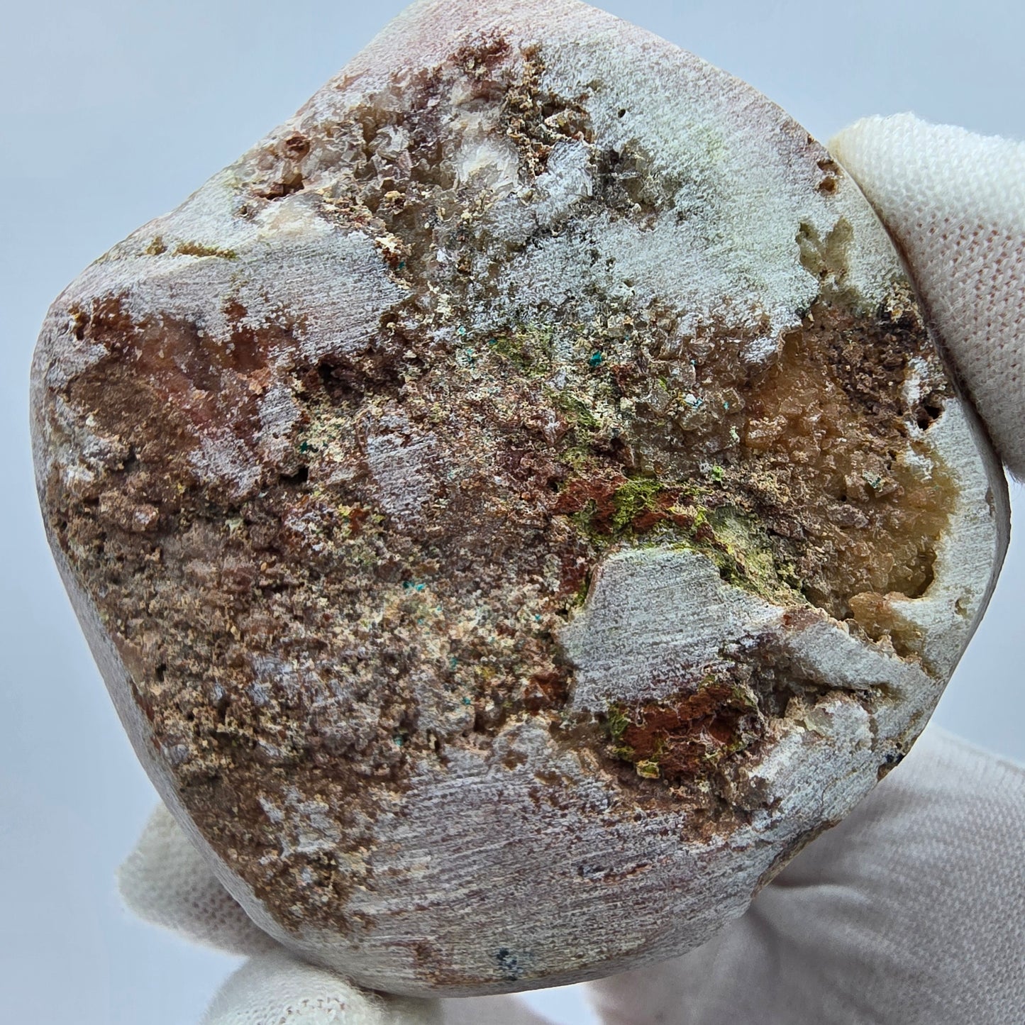 Rare spécimen de dioptase sur quartz Kaokoveld, Namibie 61*56*29mm Collection de minéraux