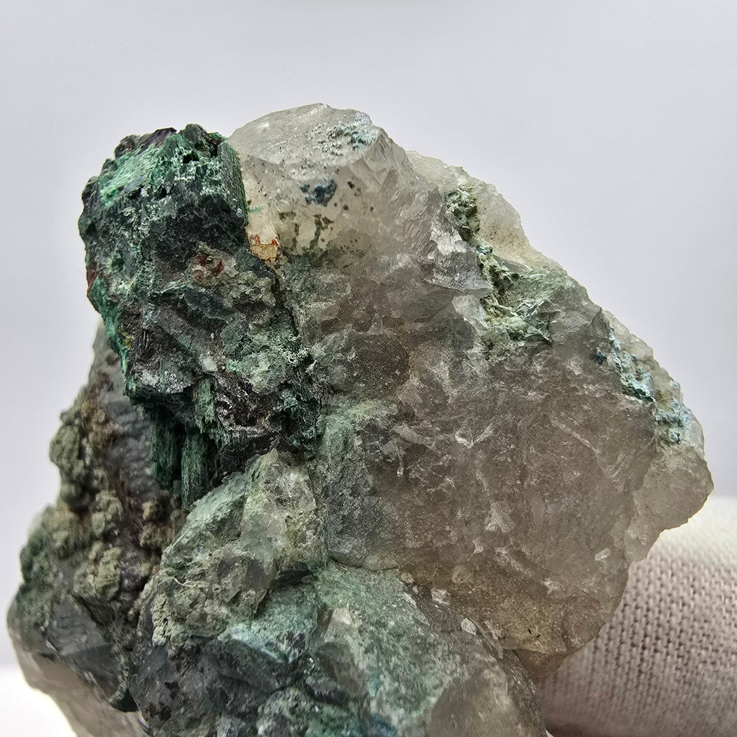 Spécimen rare de malachite, chrysocolle sur quartz Kaokoveld, Namibie 56*45*18mm