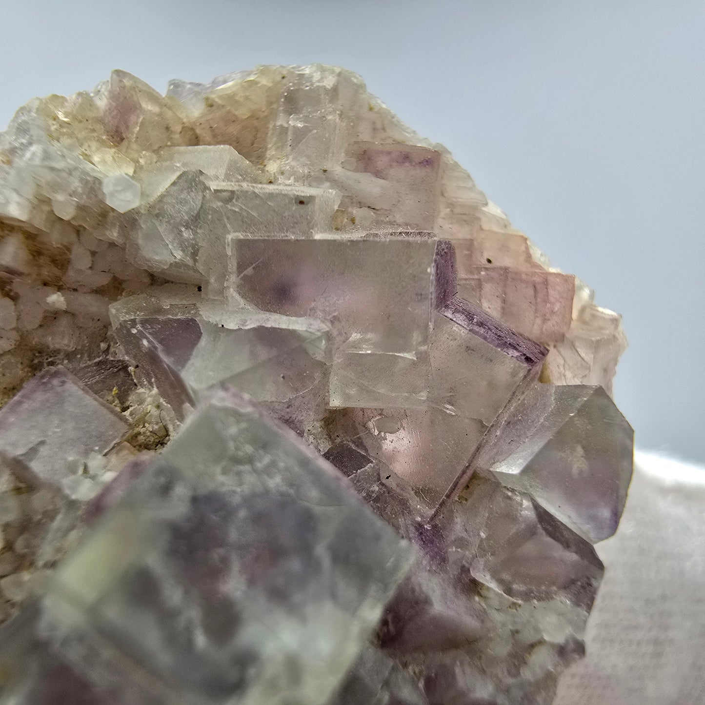 Seltene UV Phantom Fluorit Würfel, Quarz Stufe Brandberg, Namibia 47*31*18mm