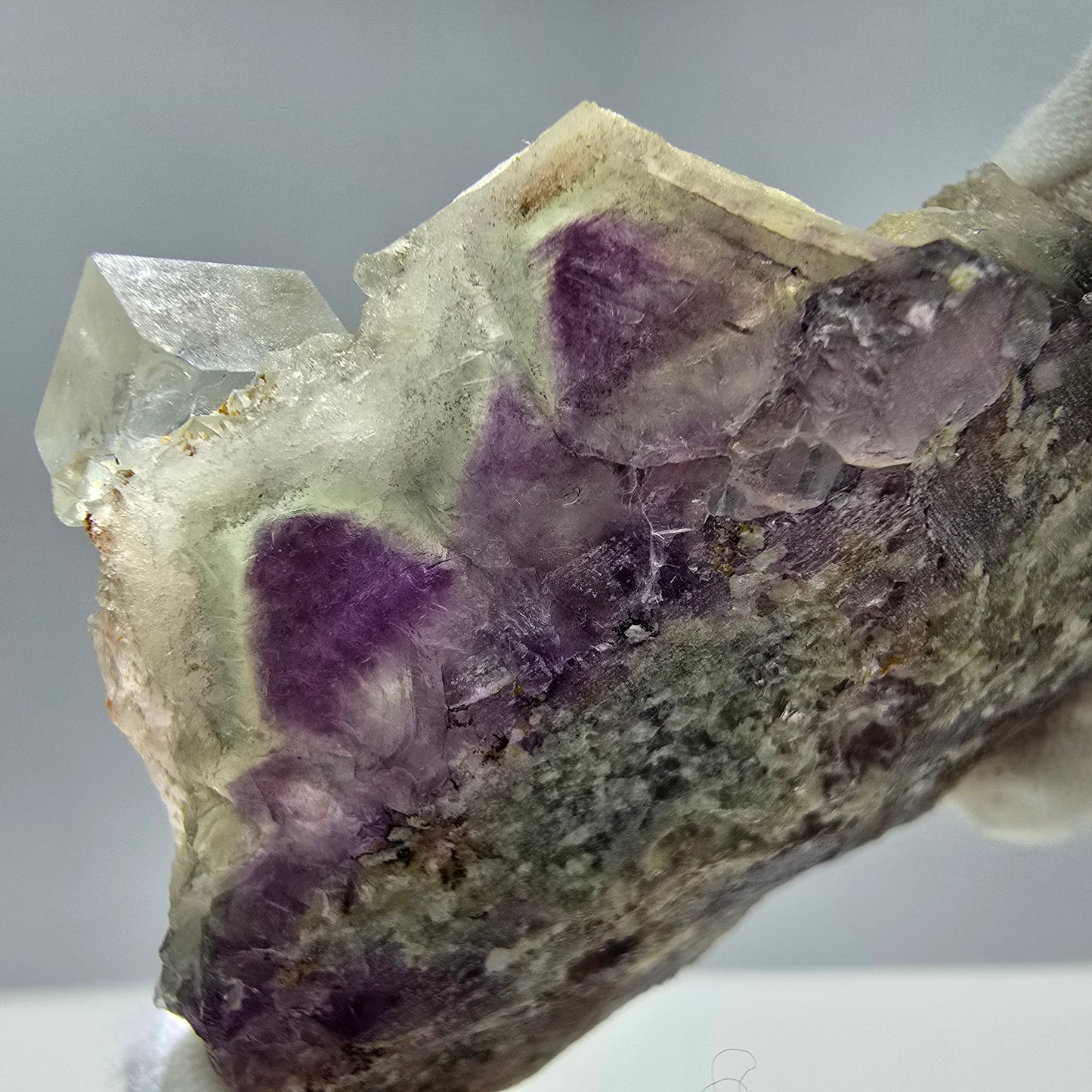 Seltene UV Phantom Fluorit Würfel, Quarz Stufe Brandberg, Namibia 57*52*19mm