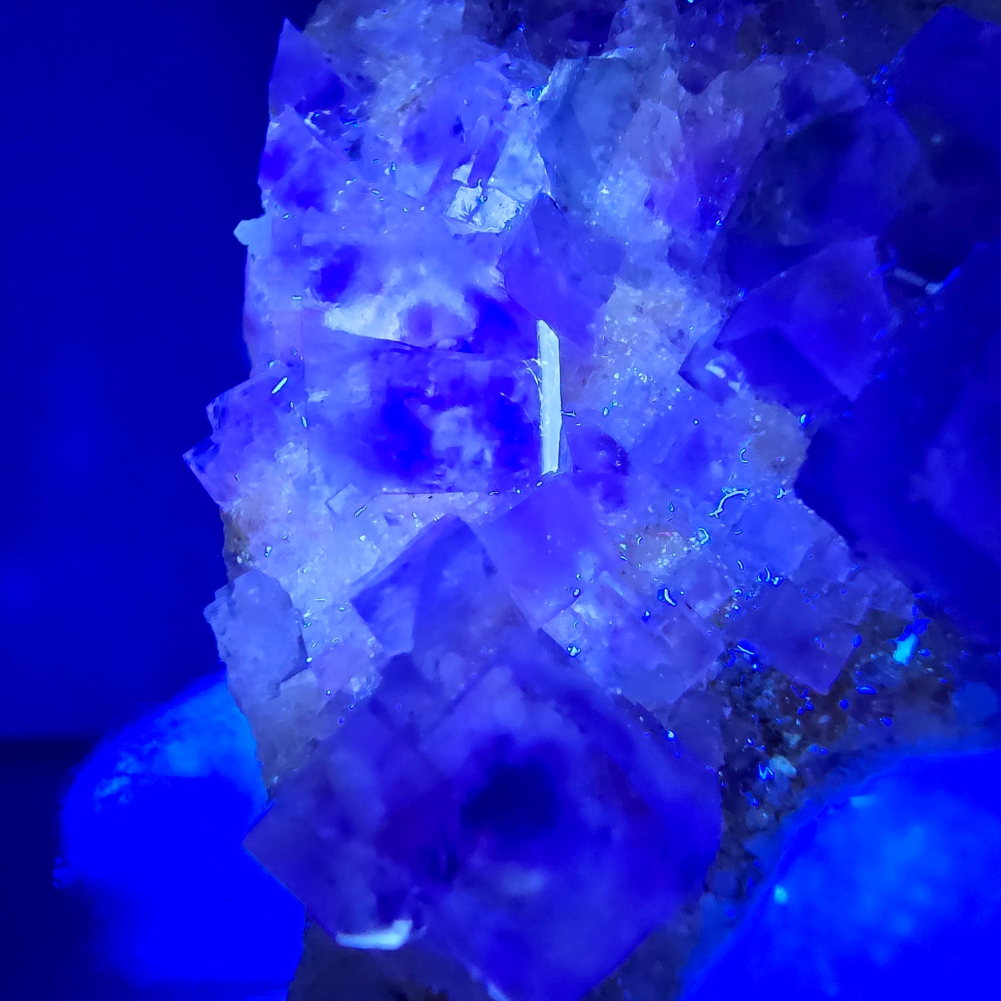 Seltene UV Phantom Fluorit Würfel, Quarz Stufe Brandberg, Namibia 59*39*20mm