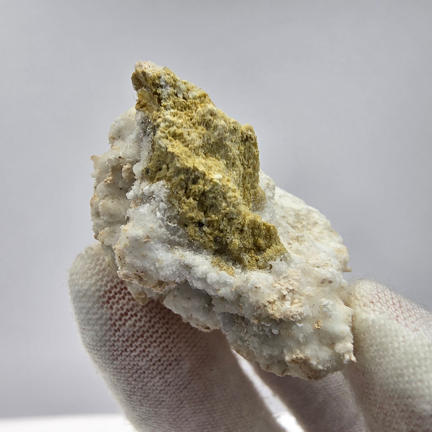 Spécimen rare d'opale hyalite blanche Erongo, Namibie 34*28*23mm collection de minéraux