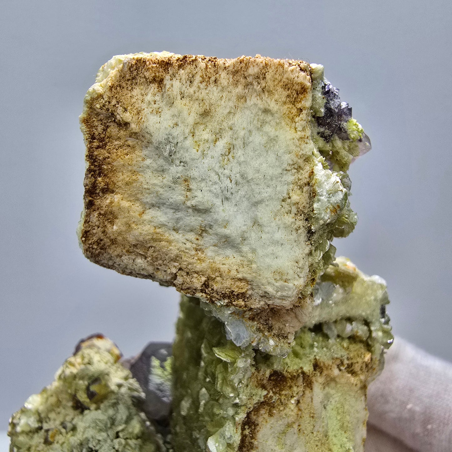 Seltene Muskovit, Fluorit, Hyalit Orthoklas Stufe Erongo, Namibia 90*62*53mm