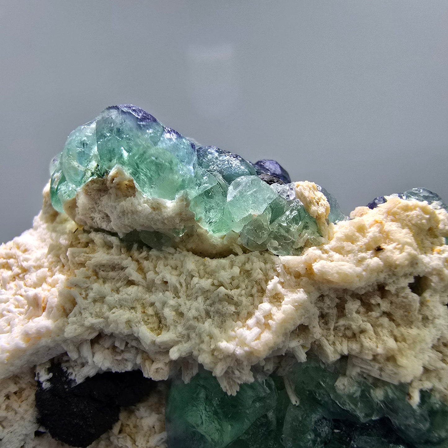 Phantom Fluorit grün blau, Orthoklas Stufe Erongo, Namibia 55*45*26mm Sammlung