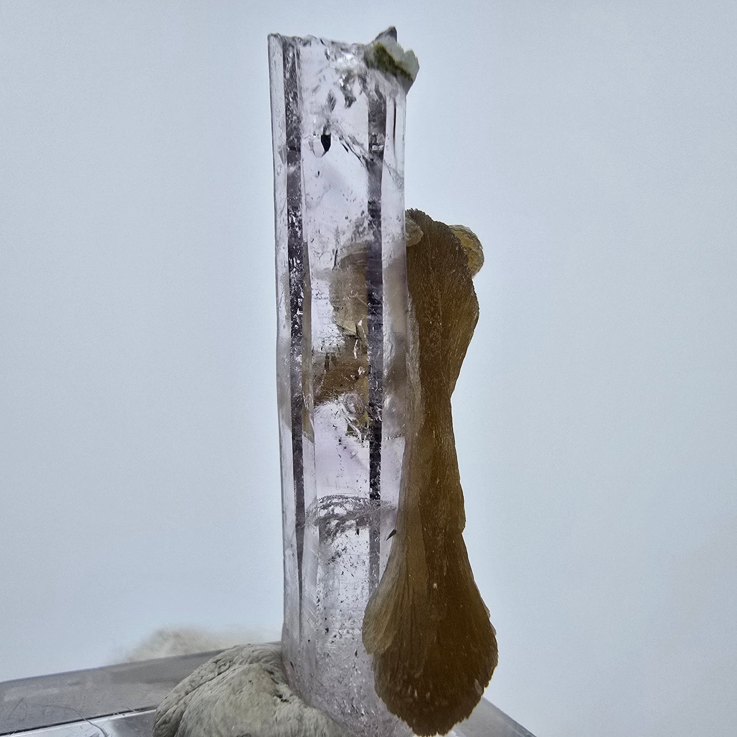 Phantom Amethyst Kristall mit Stilbit Goboboseb, Namibia 40*13*10mm Sammlung