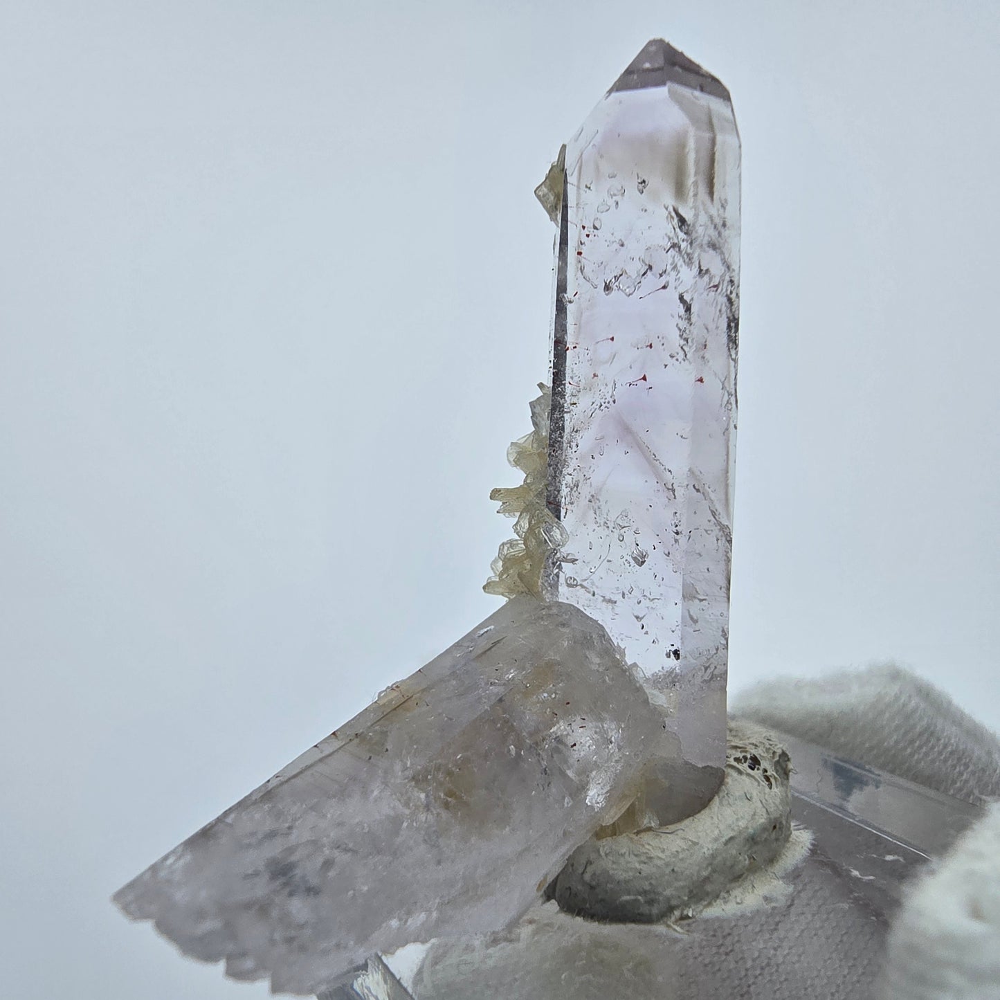 Phantom Amethyst mit Stilbit Stufe Goboboseb, Namibia 38*31*13mm Sammlung