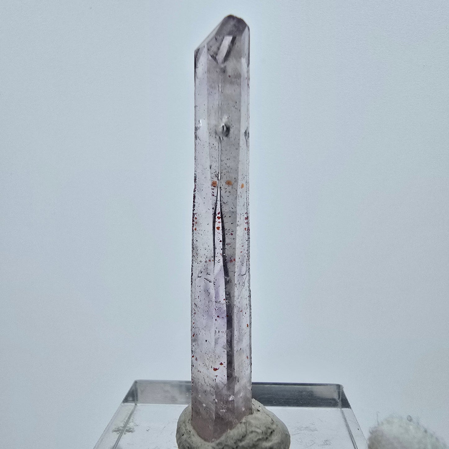 Phantom Amethyst Zepter Spitze aus Goboboseb, Namibia 43*8*5mm, Sammlung