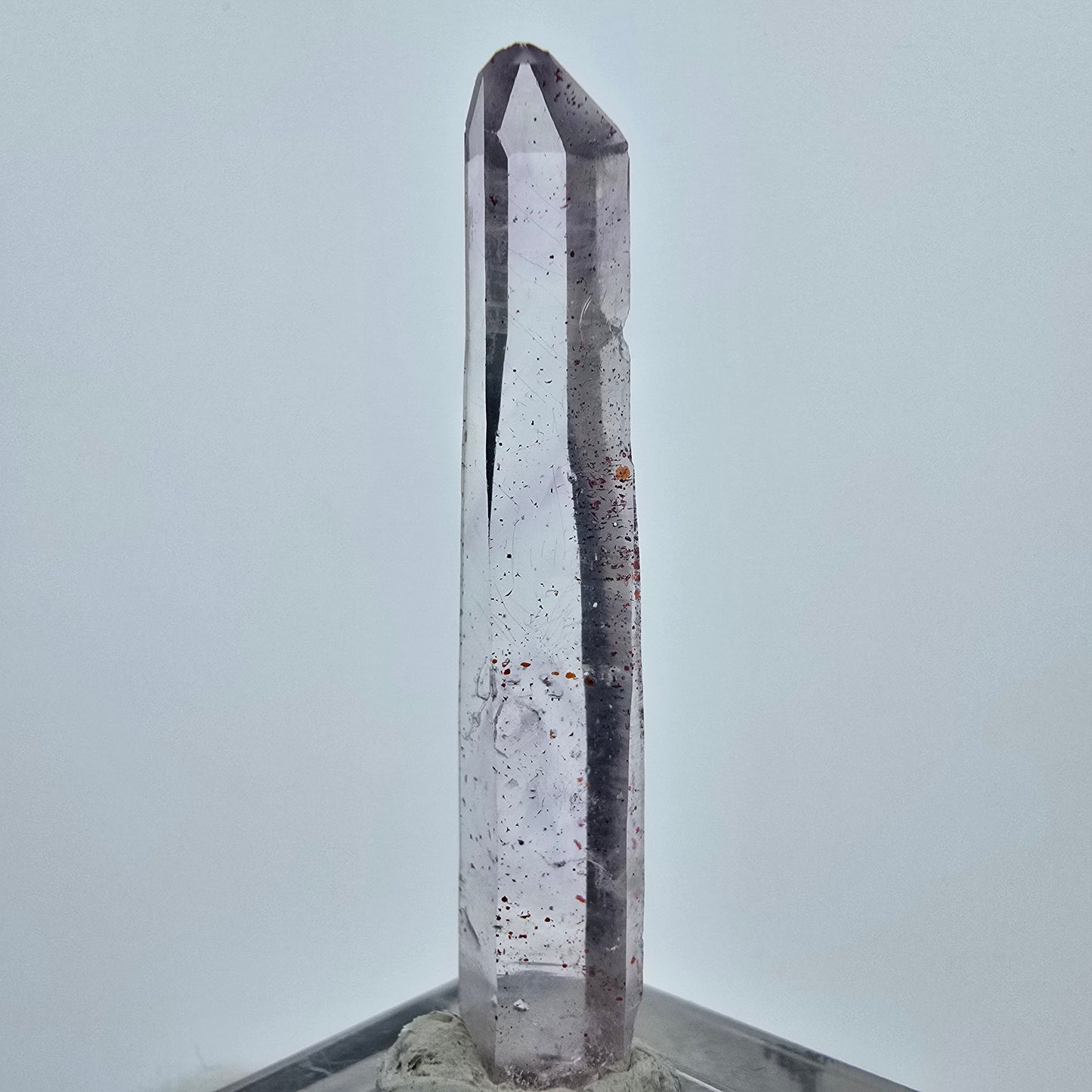 Phantom Amethyst Zepter Spitze aus Goboboseb, Namibia 43*8*5mm, Sammlung