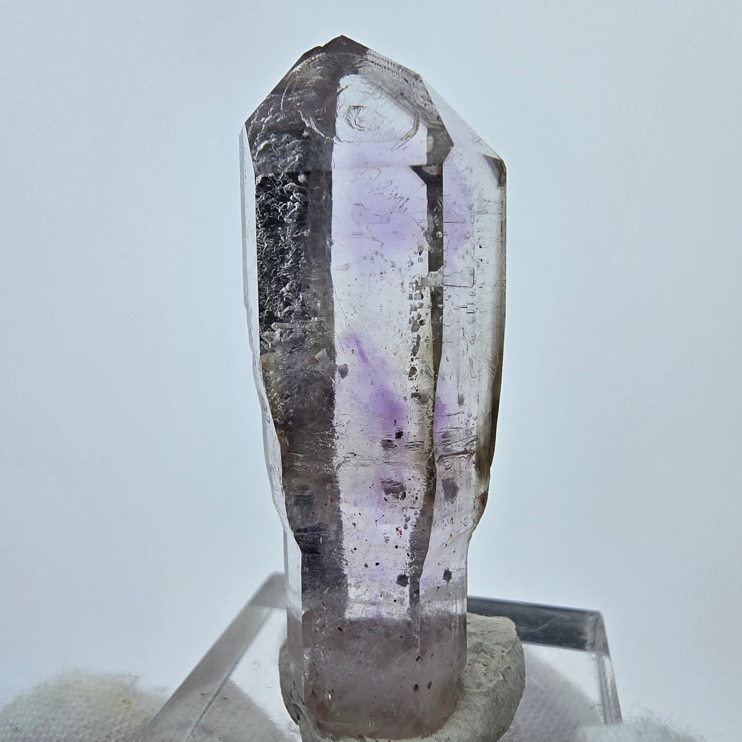 Améthyste fantôme, quartz sceptre de fenêtre Goboboseb, Namibie, 44 x 14 x 16 mm, collection