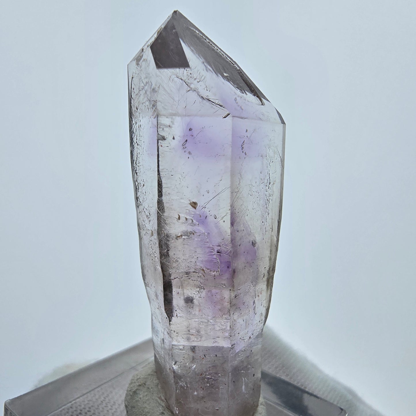 Améthyste fantôme, quartz sceptre de fenêtre Goboboseb, Namibie, 44 x 14 x 16 mm, collection
