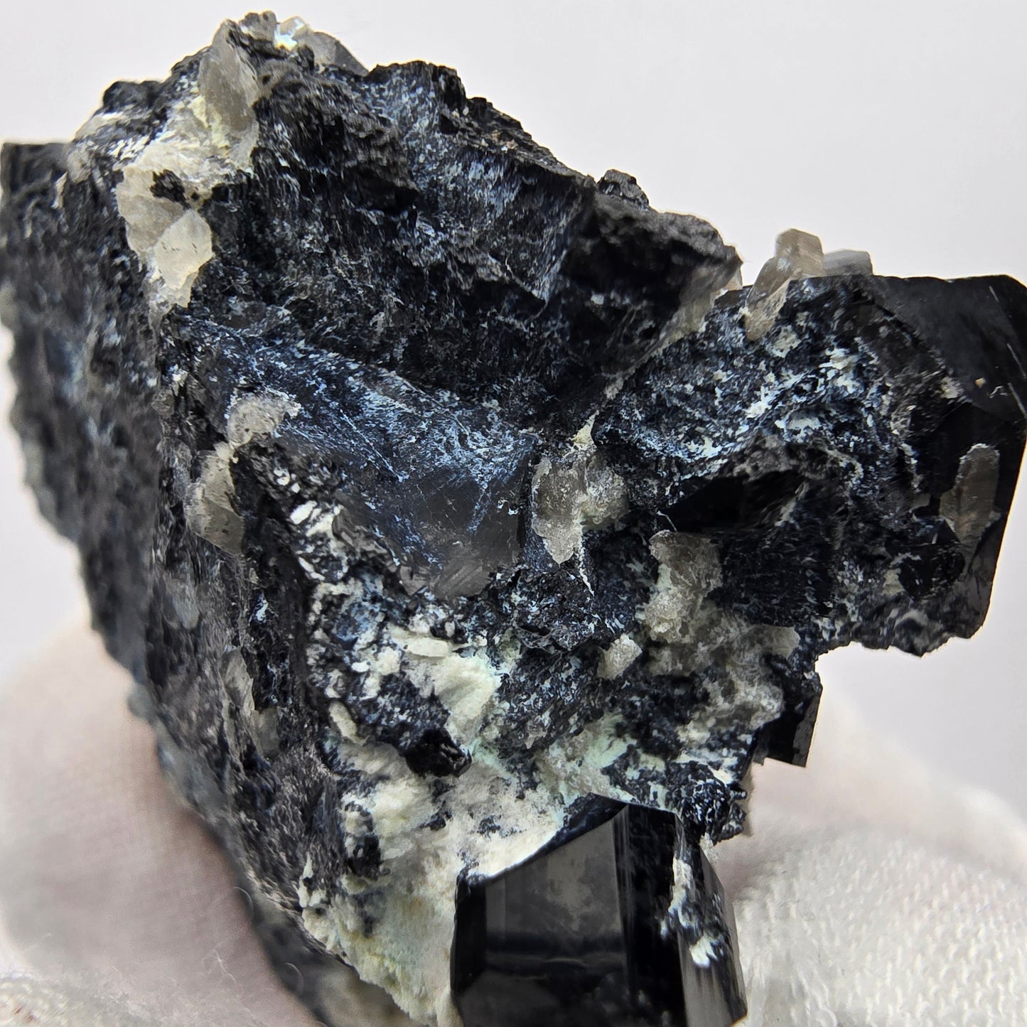 Symmetrische Schörl Turmalin, Rauchquarz Stufe Erongo, Namibia 44*41*26mm