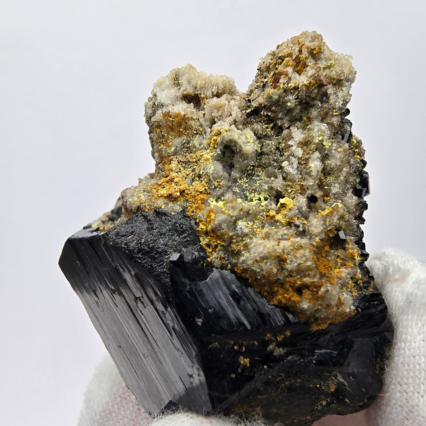 Symmetrische Schörl Turmalin, Rauchquarz Stufe Erongo, Namibia 40*34*27mm