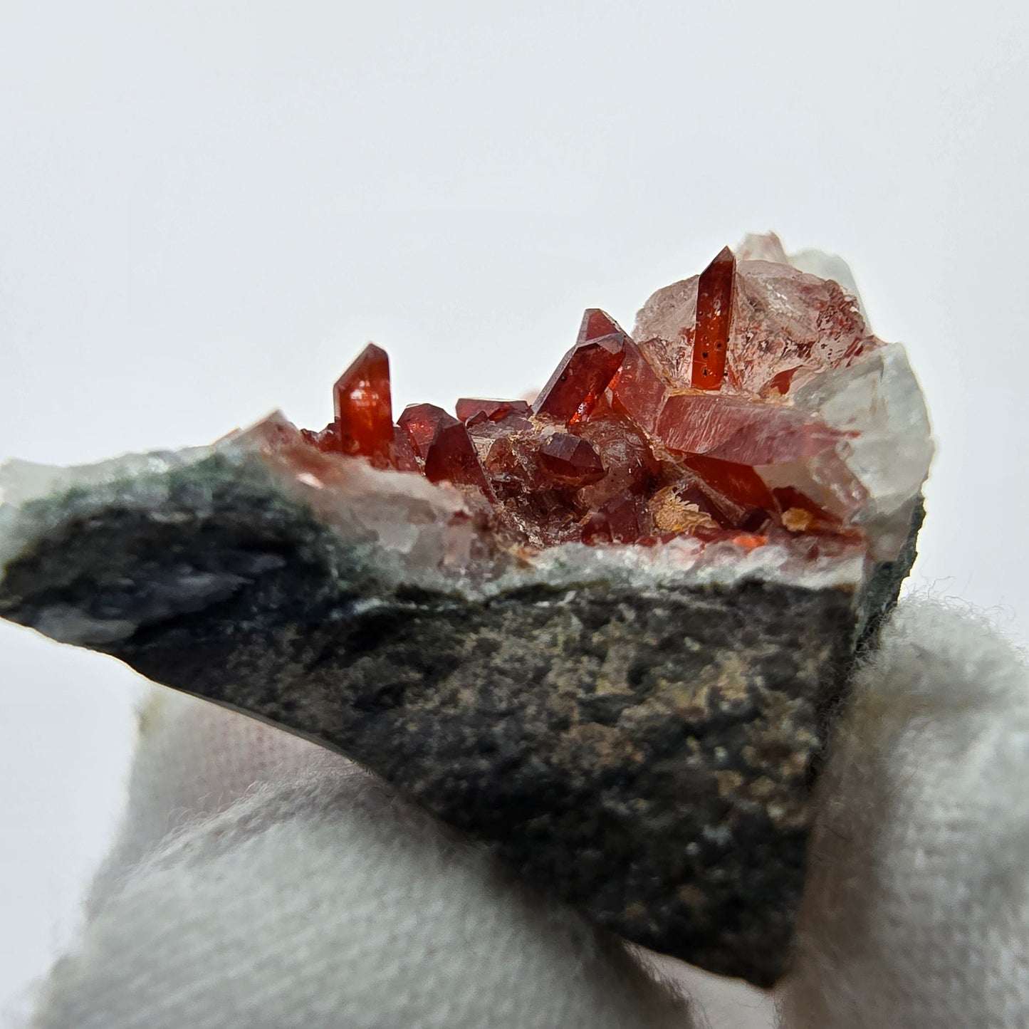 Rote Hämatit Quarz, UV Calcit Stufe Streep Mine, Goboboseb, Namibia 40*25*25mm