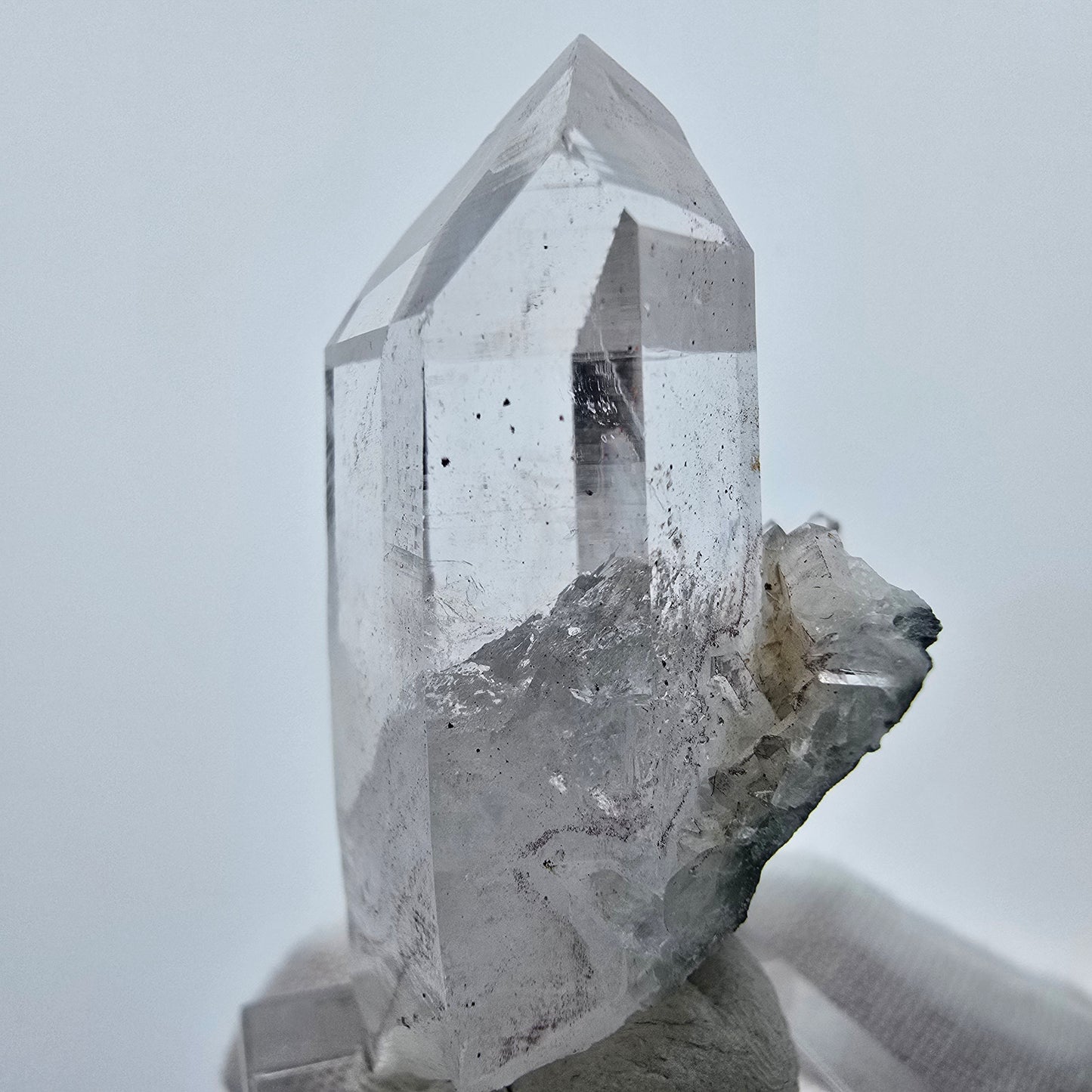 Phantom Quarz auf Matrix Stufe Streep Mine, Goboboseb, Namibia 45*24*22mm