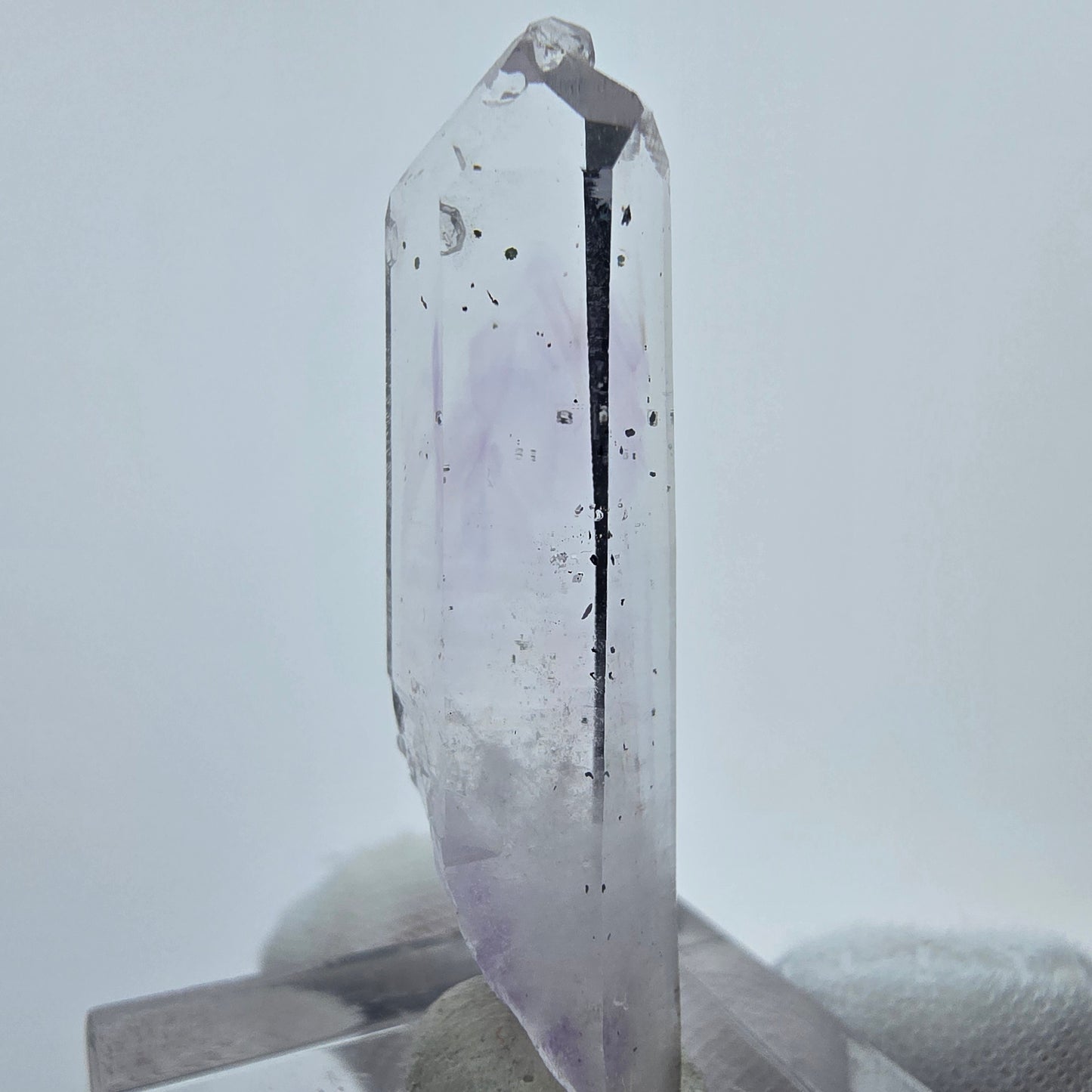 Phantom Amethyst mit Analcim, Hämatit Streep Mine, Goboboseb, Namibia 38*10*8mm