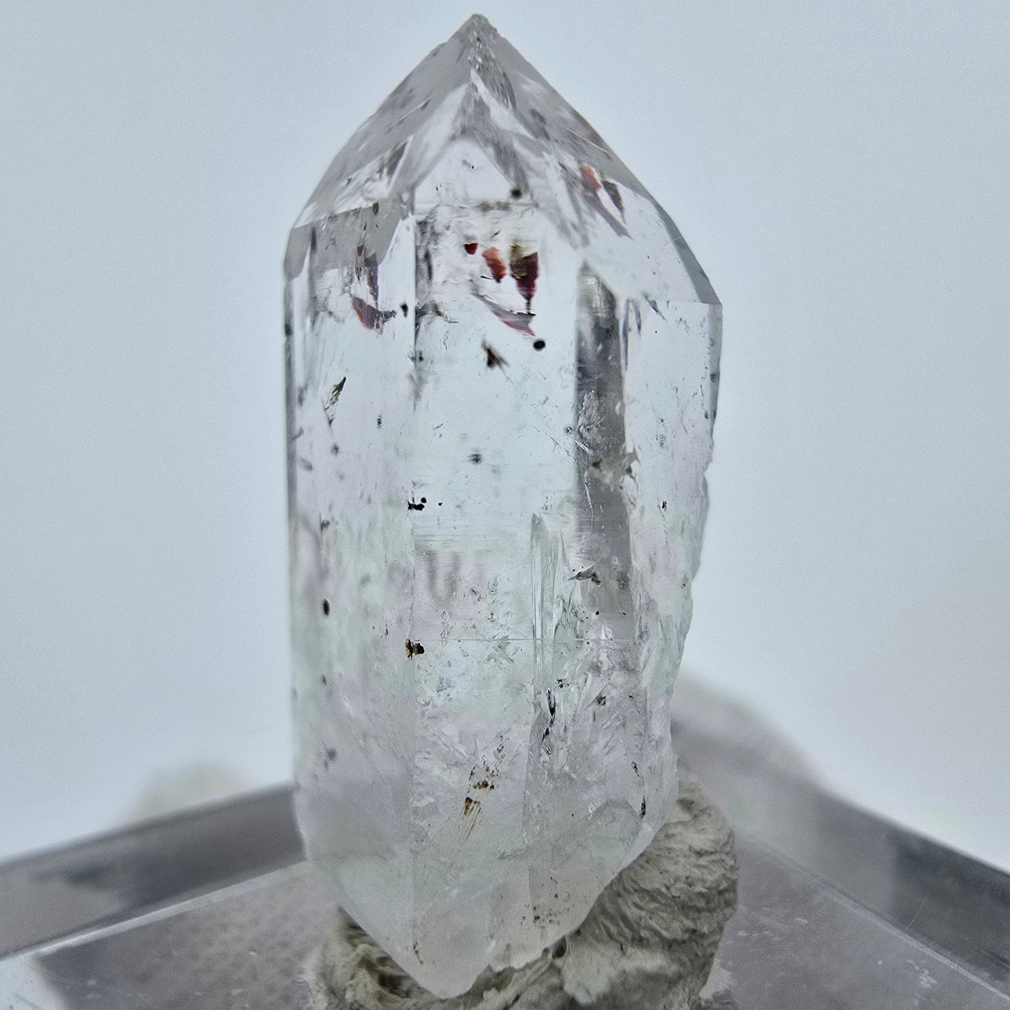 Klarer Harlekin Hämatit Quarz Kristall Streep Mine, Goboboseb Namibia 26*14*10mm