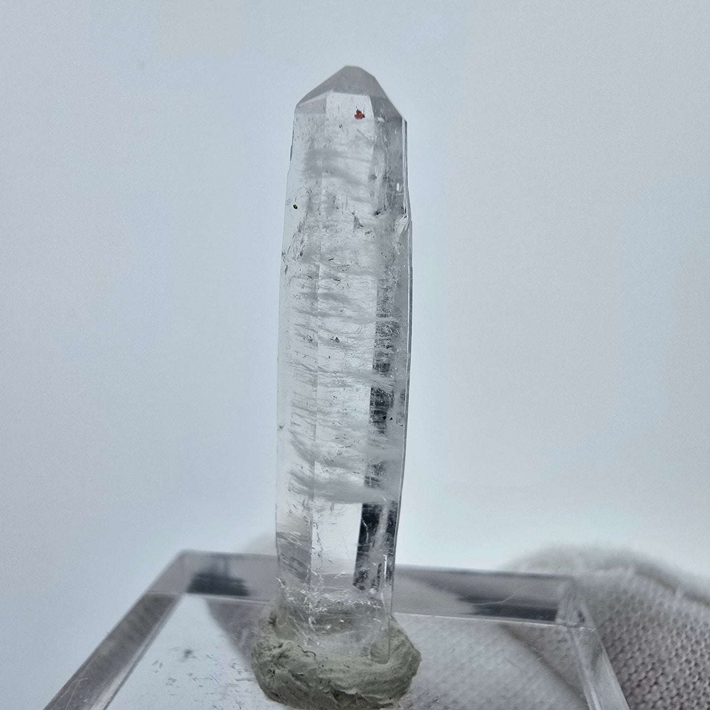 Flacher Quarz mit rotem Hämatit Valentine Pocket Goboboseb Namibia 30*6*4mm