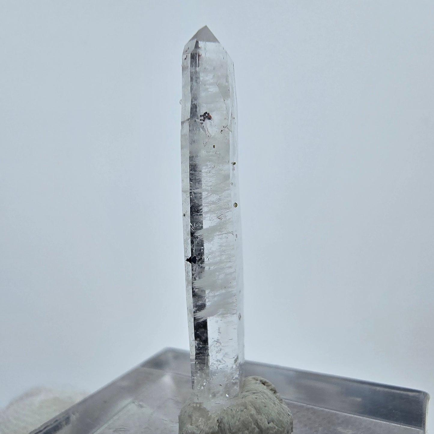 Flacher Quarz mit rotem Hämatit Valentine Pocket Goboboseb Namibia 30*6*4mm
