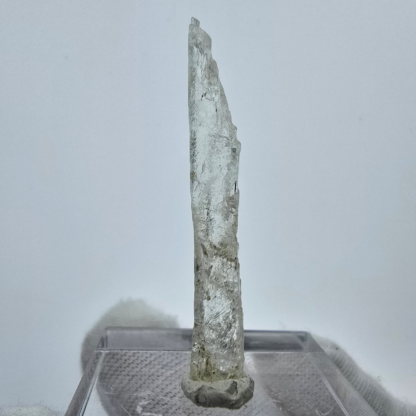 Seltener Kunzit X Spodumen Kristall weiß UV Mineral 39*5*4mm aus Brasilien