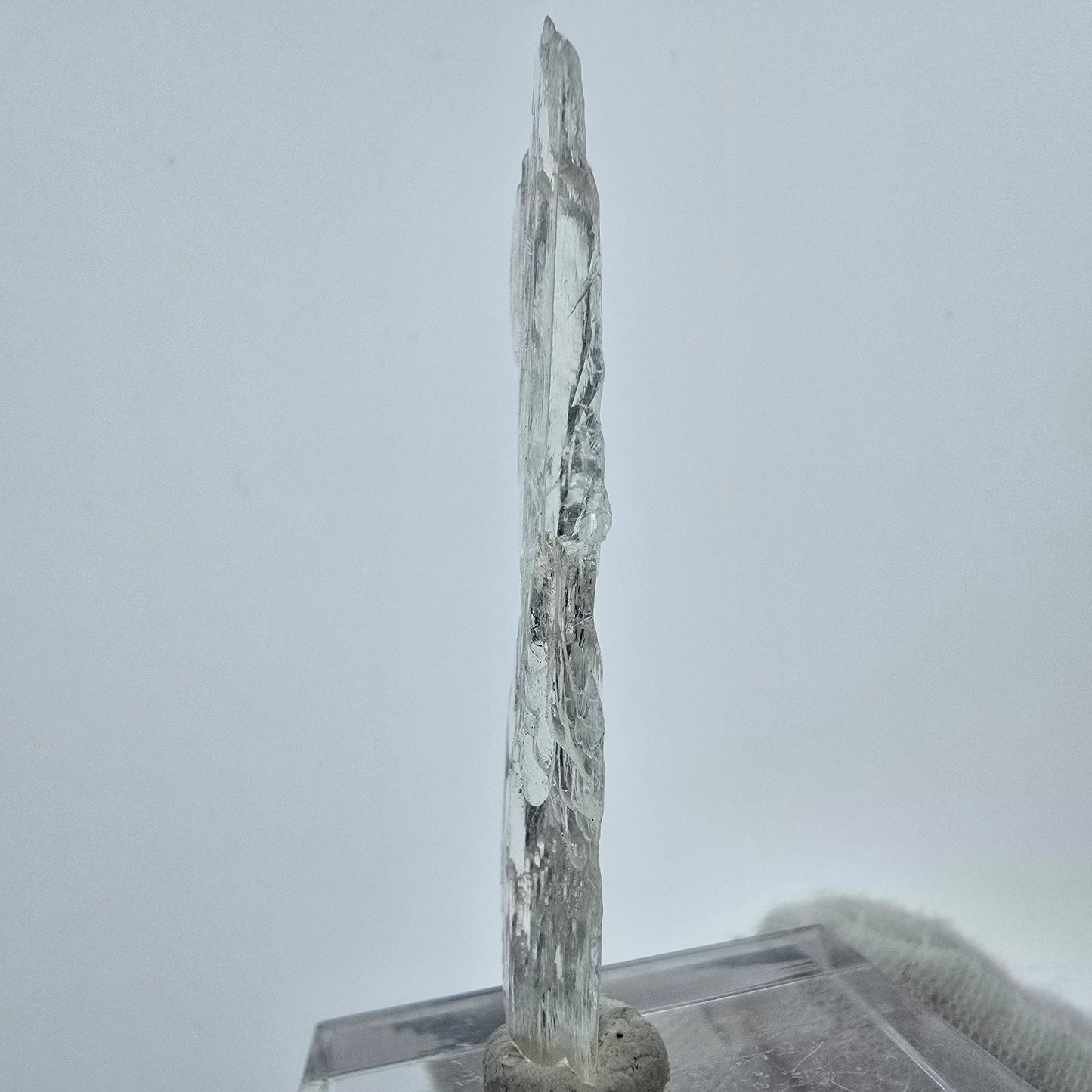 Seltener Kunzit X Spodumen Kristall weiß UV Mineral 46*10*4mm aus Brasilien
