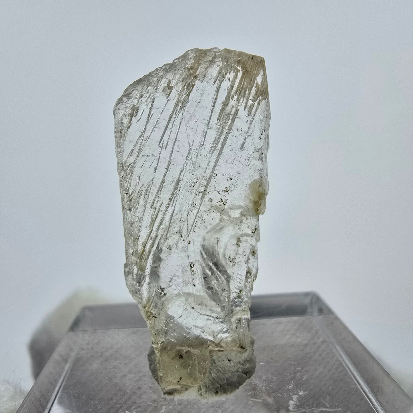Seltener Kunzit X Spodumen Kristall weiß UV Mineral 29*13*4mm aus Brasilien