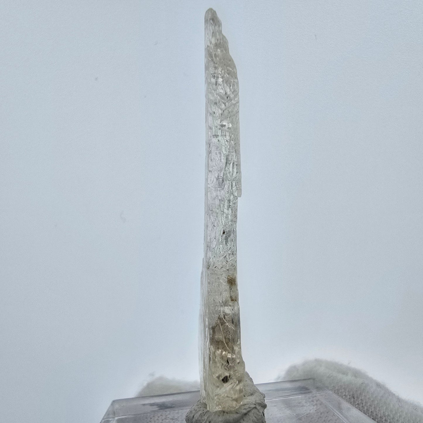 Seltener Kunzit X Spodumen Kristall weiß UV Mineral 45*18*5mm aus Brasilien