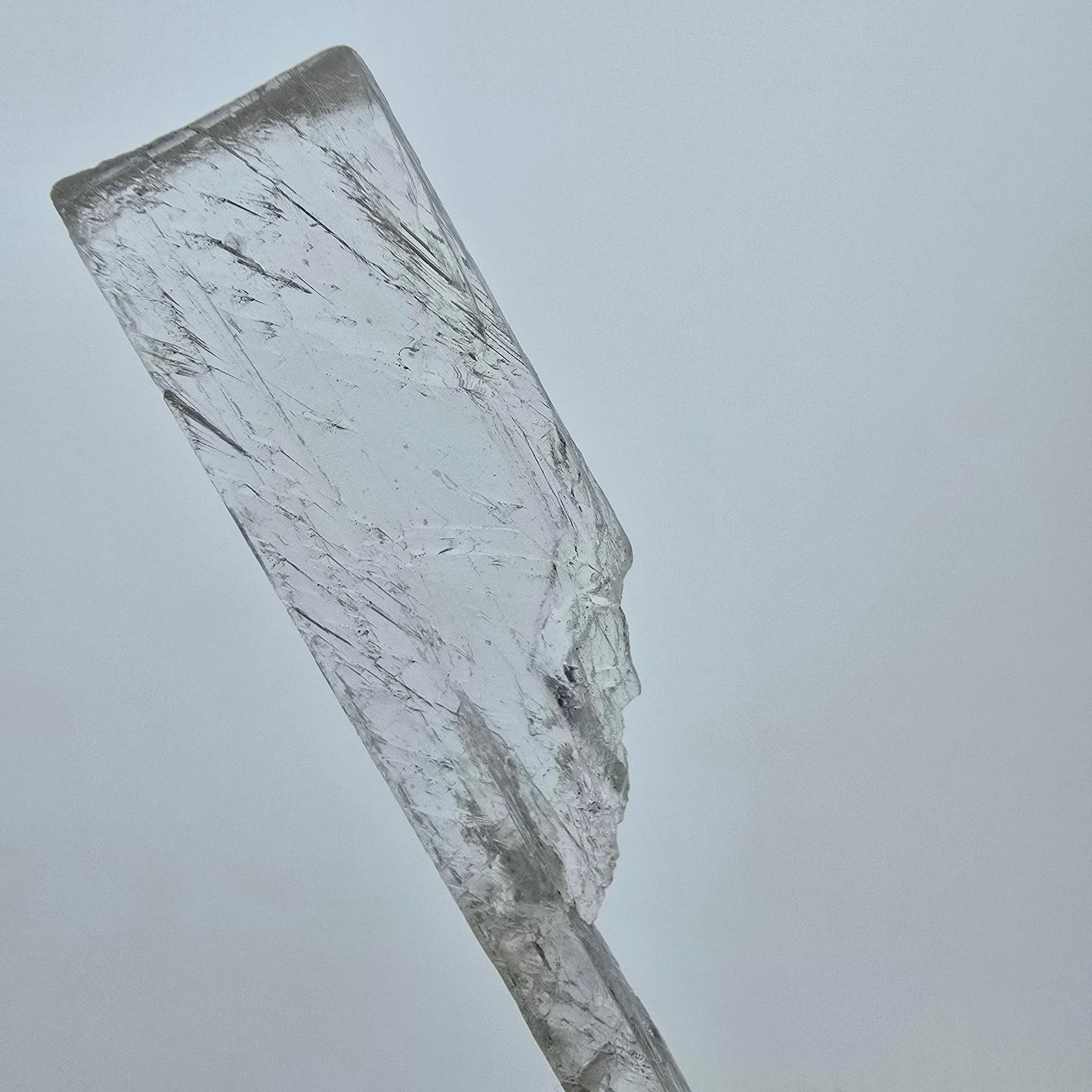 Seltener Kunzit X Spodumen Kristall weiß UV Mineral 66*14*4mm aus Brasilien