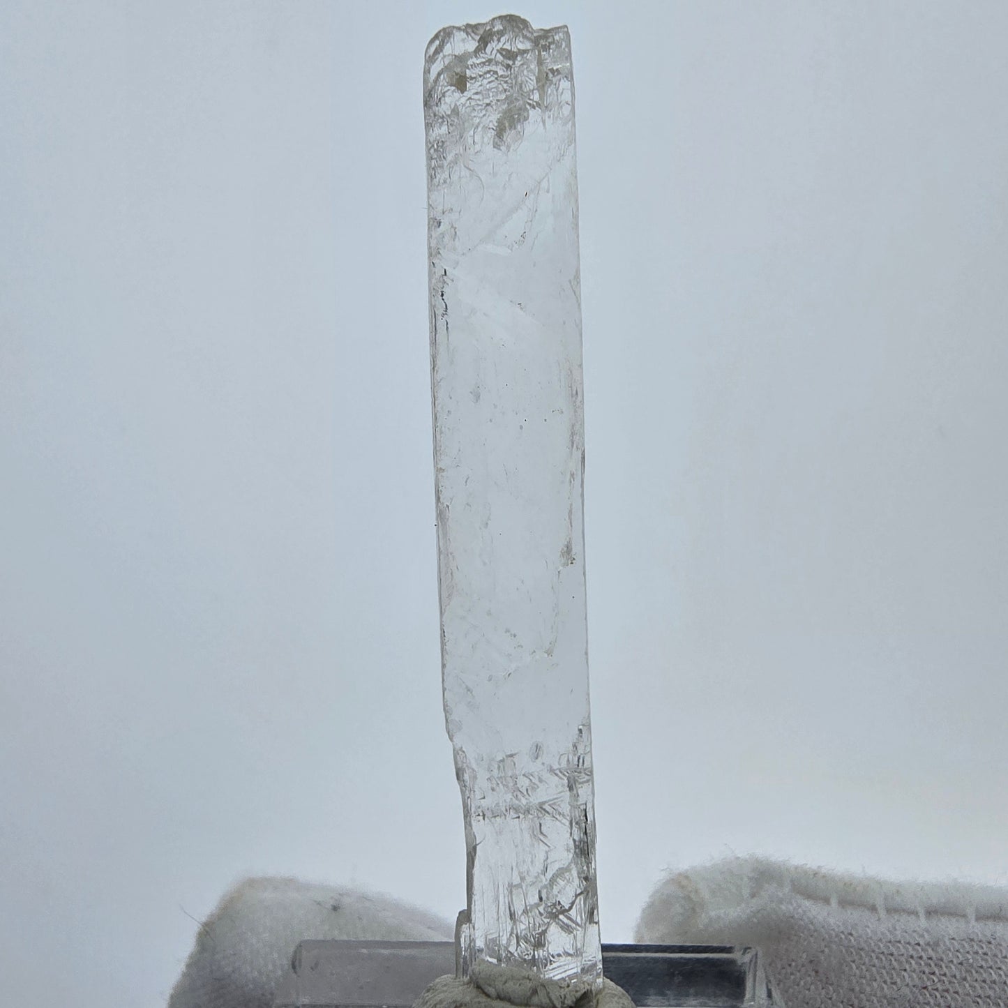 Seltener Kunzit X Spodumen Kristall weiß UV Mineral 54*8*5mm aus Brasilien