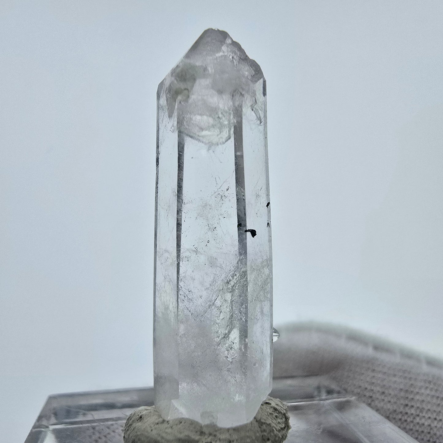 Klarer Phantom Hämatit Quarz Kristall Streep Mine, Goboboseb, Namibia 30*8*7mm