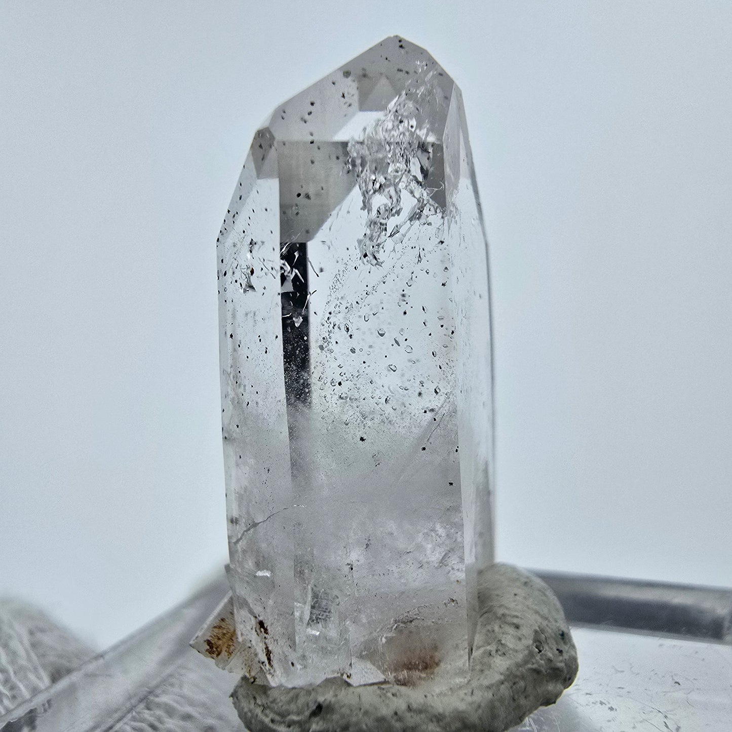 Cristal de quartz hématite fantôme transparent, Streep Mine, Goboboseb, Namibie, 25 x 13 x 10 mm