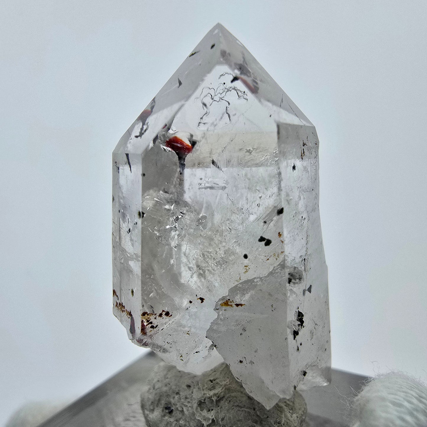 Harlekin Phantom Quarz mit Analcim Streep Mine, Goboboseb, Namibia 35*16*16mm