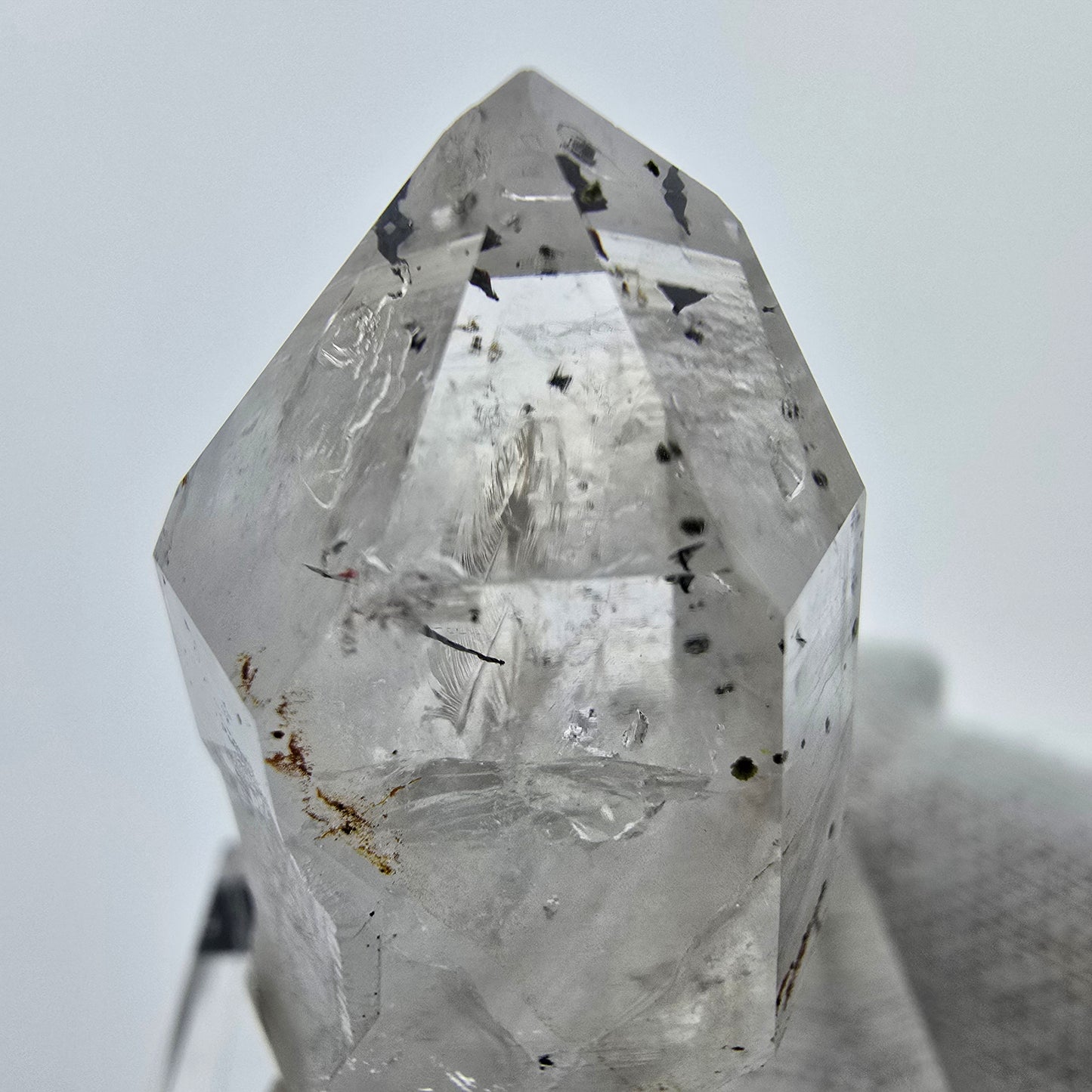 Harlekin Phantom Quarz mit Analcim Streep Mine, Goboboseb, Namibia 35*16*16mm