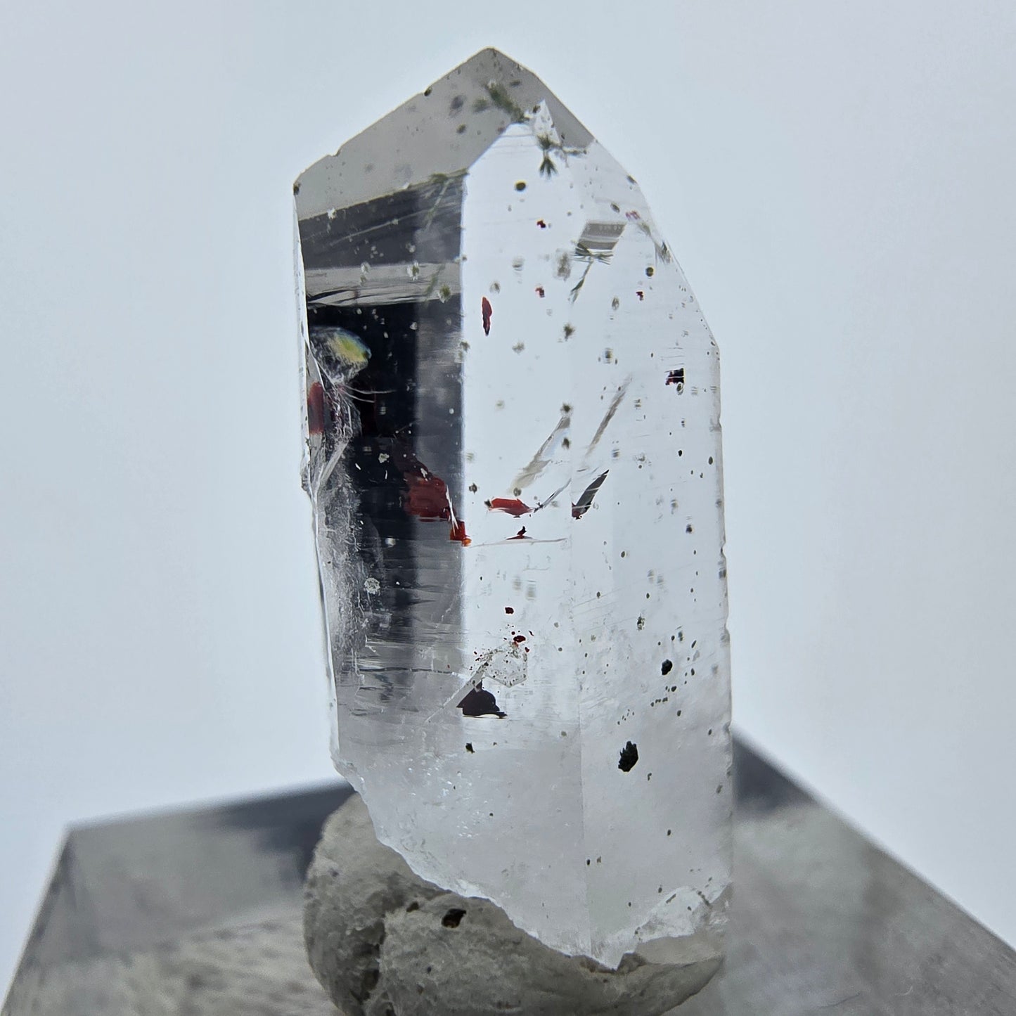 Cristal de quartz fantôme Harlequin, Streep Mine, Goboboseb, Namibie, 26 x 10 x 11 mm