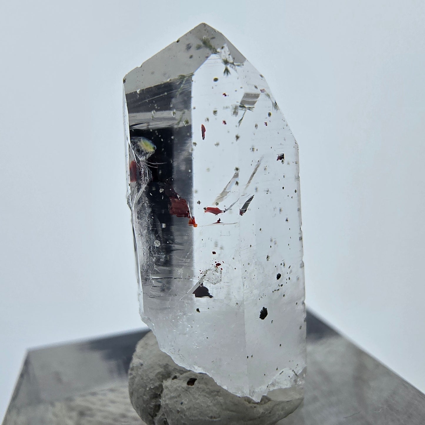 Cristal de quartz fantôme Harlequin, Streep Mine, Goboboseb, Namibie, 26 x 10 x 11 mm