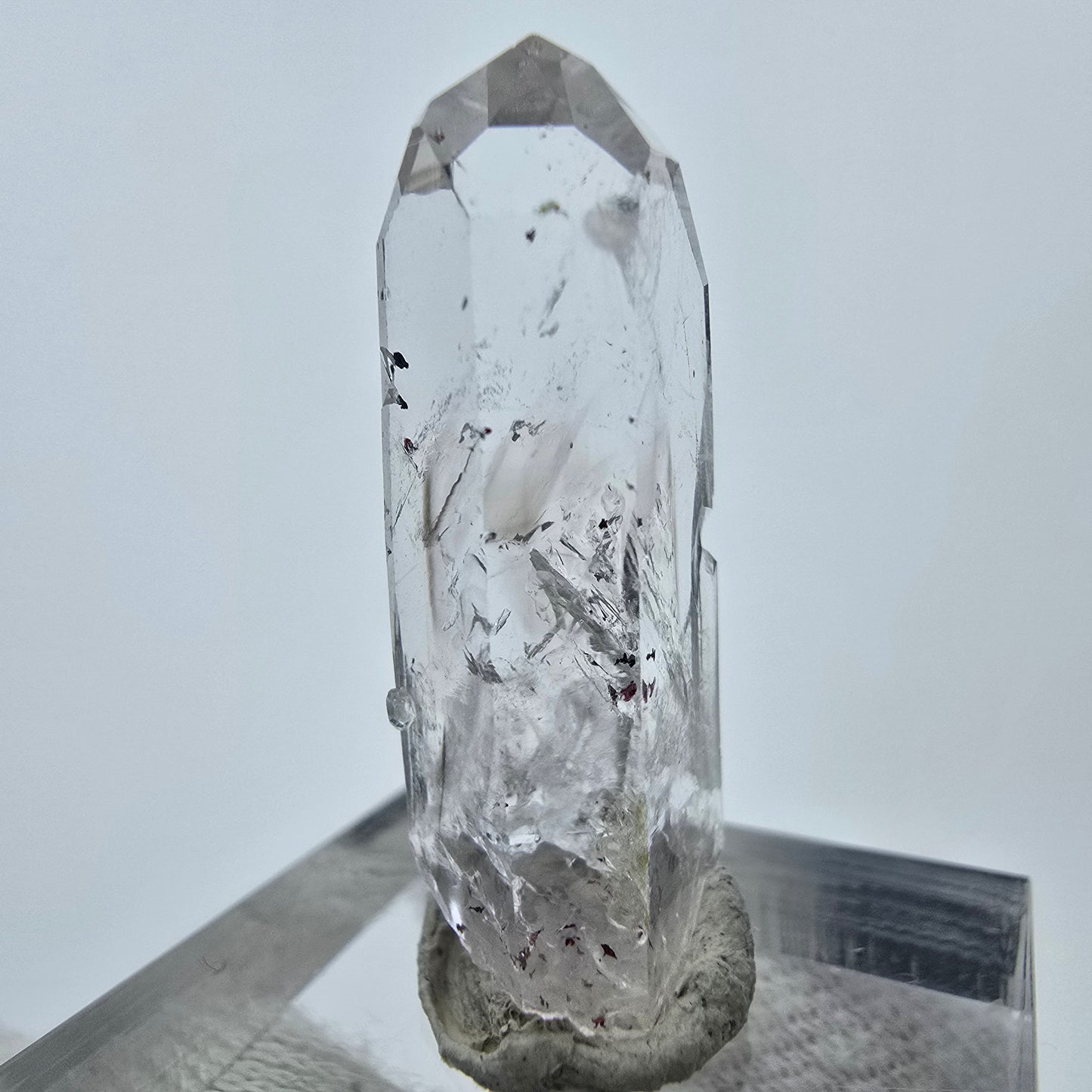 Harlekin Phantom Quarz mit Analcim Streep Mine, Goboboseb, Namibia 31*10*9mm
