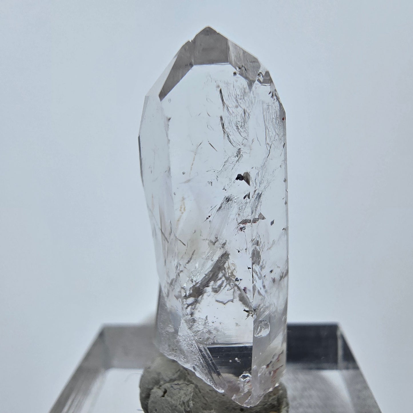 Harlekin Phantom Quarz mit Analcim Streep Mine, Goboboseb, Namibia 31*10*9mm
