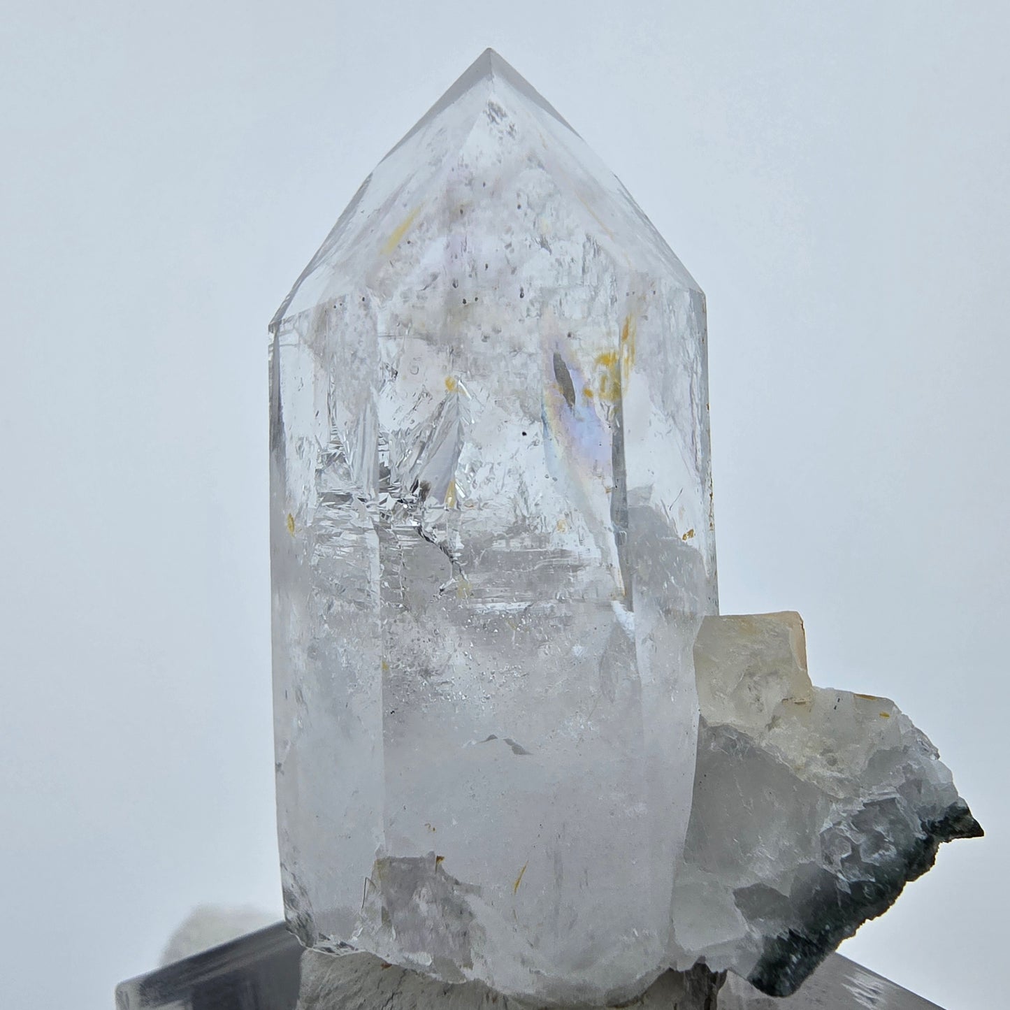 Phantom Quarz mit UV Calcit Streep Mine, Goboboseb, Namibia 44*31*22mm