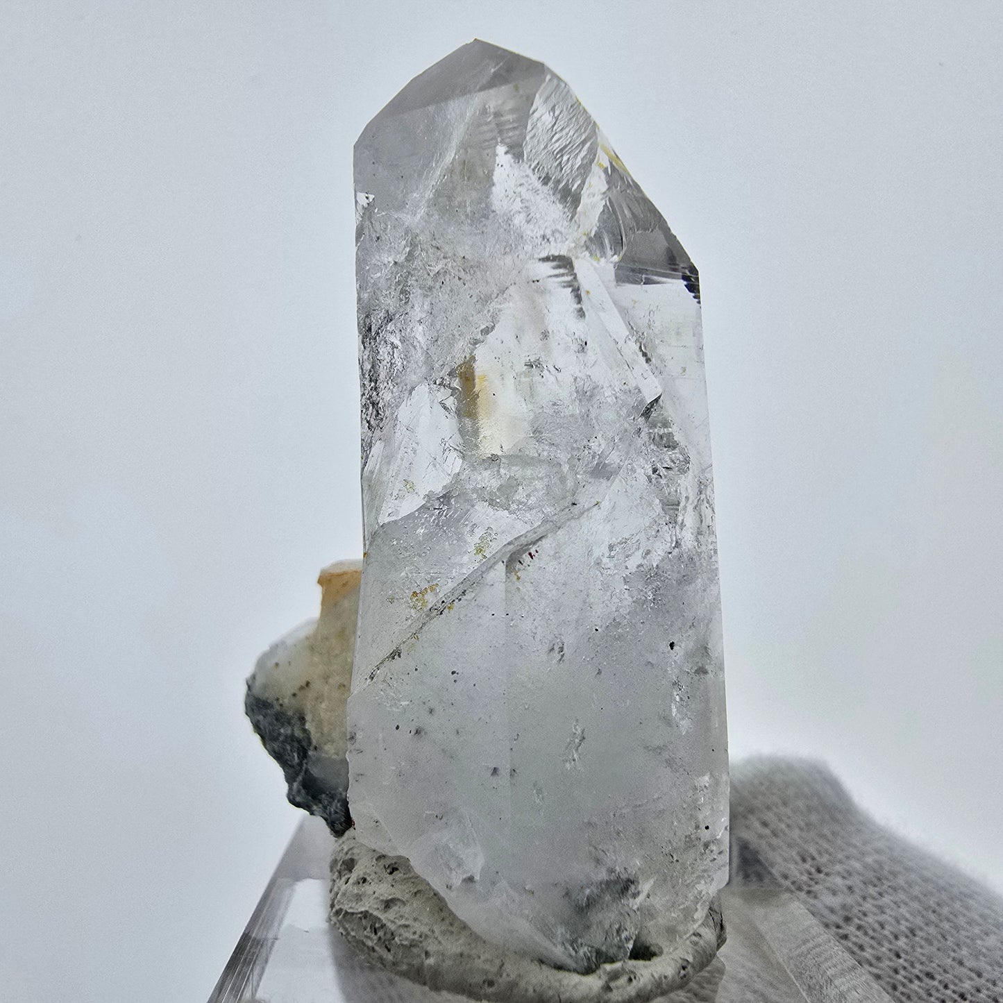 Phantom Quarz mit UV Calcit Streep Mine, Goboboseb, Namibia 44*31*22mm