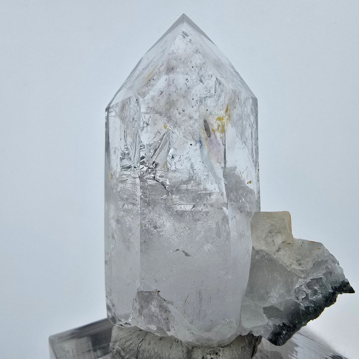 Phantom Quarz mit UV Calcit Streep Mine, Goboboseb, Namibia 44*31*22mm