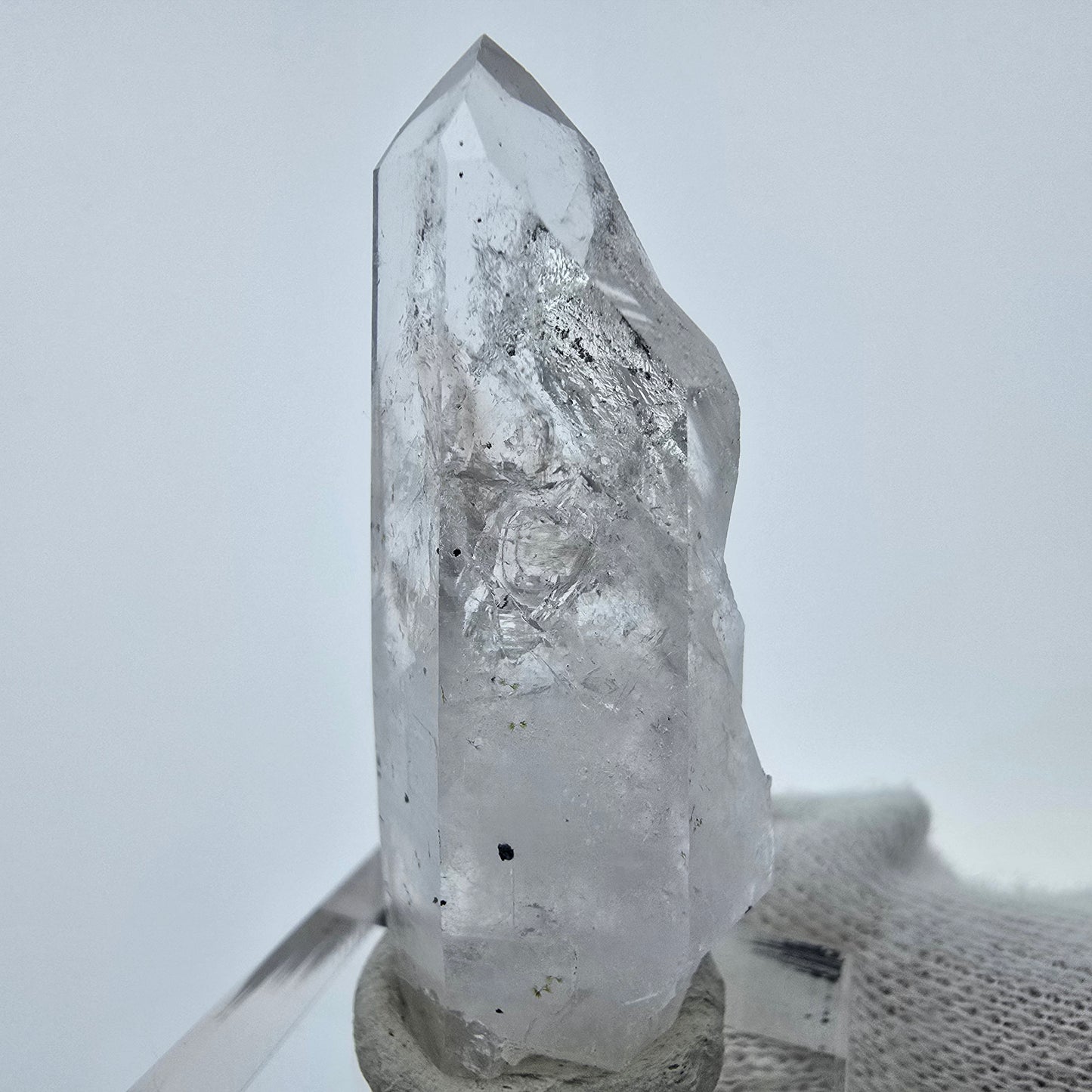 Quartz hématite enhydro, grosses bulles, mine Streep, Goboboseb, Namibie, 45 x 16 x 15 mm