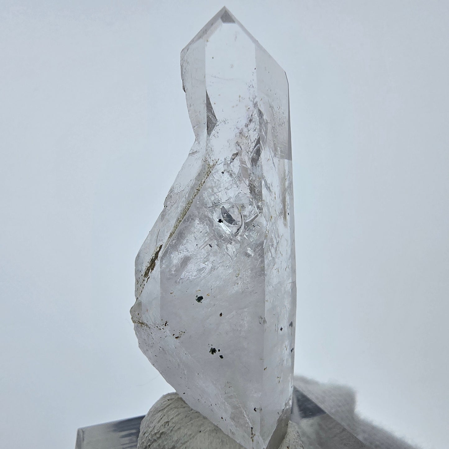 Quartz hématite enhydro, grosses bulles, mine Streep, Goboboseb, Namibie, 45 x 16 x 15 mm