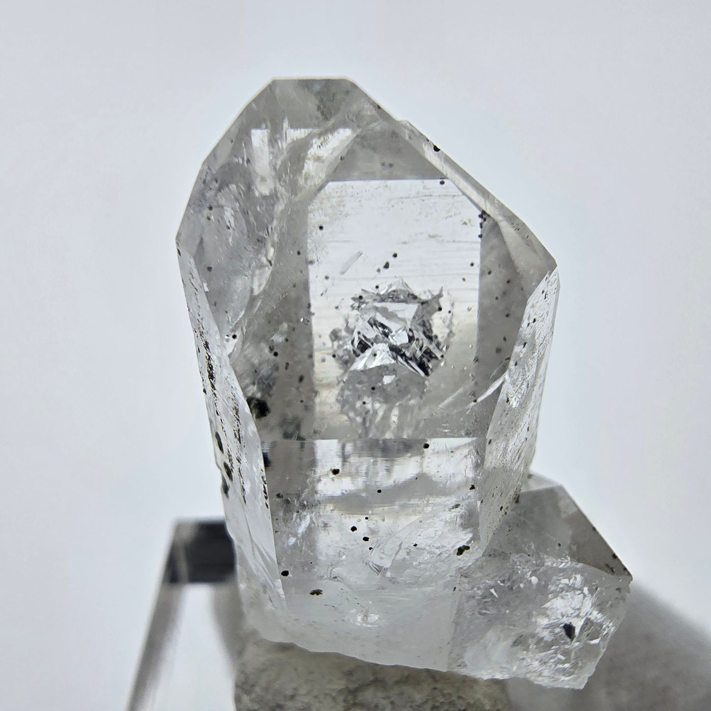 Cristal de quartz hématite fantôme transparent, Streep Mine, Goboboseb, Namibie, 35 x 19 x 16 mm